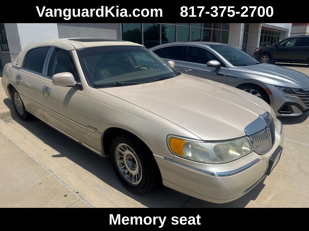 lincoln town car 2001 1LNHM83W11Y727779 image lincoln town car 2001 1LNHM83W11Y727779 image